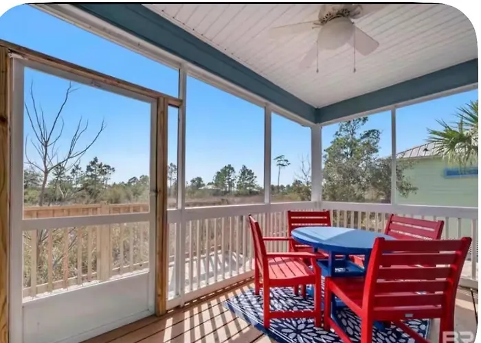 Charming 3 Bedrooms, Private Entrance, Access
